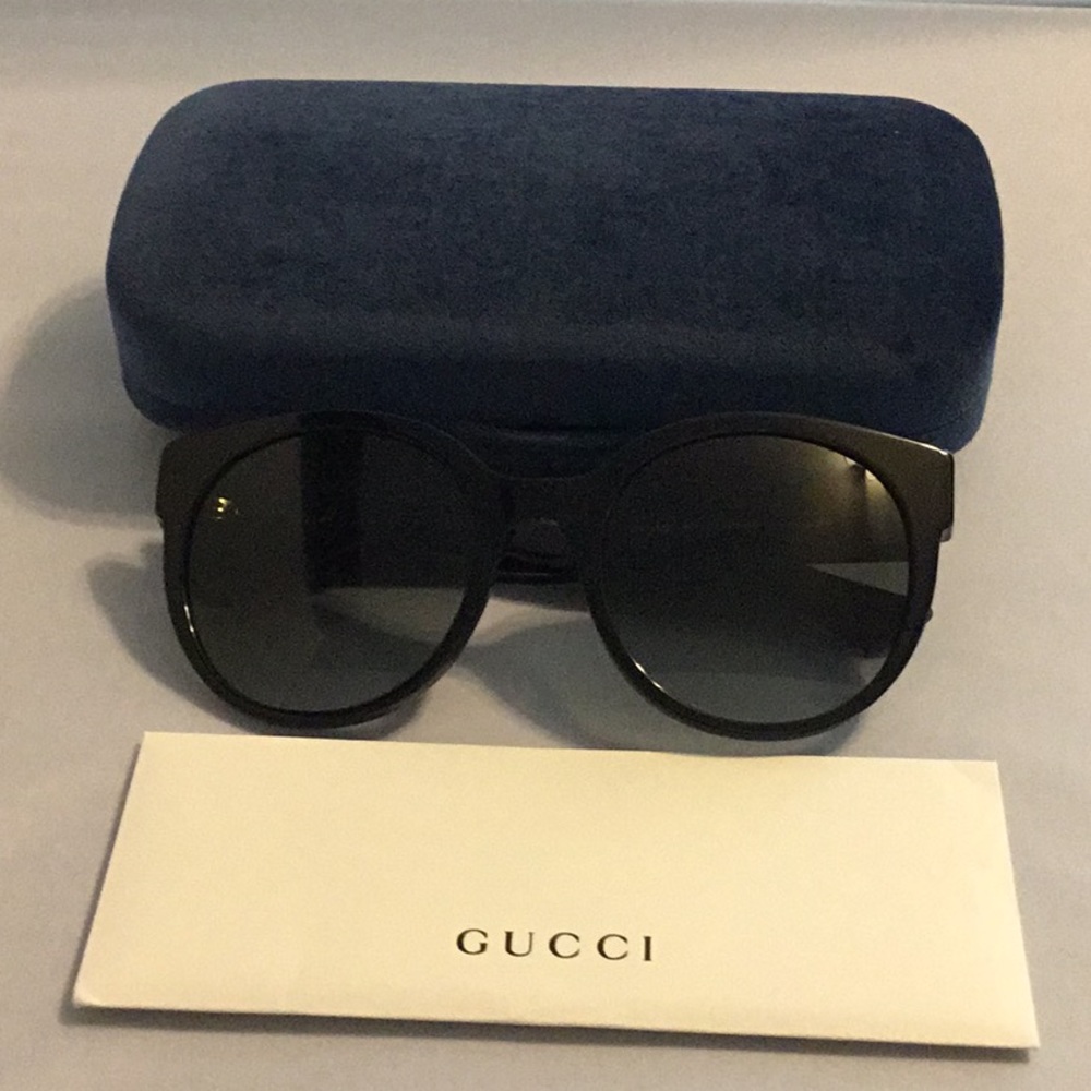 Gucci sunglasses for women - Picture 1 of 7
